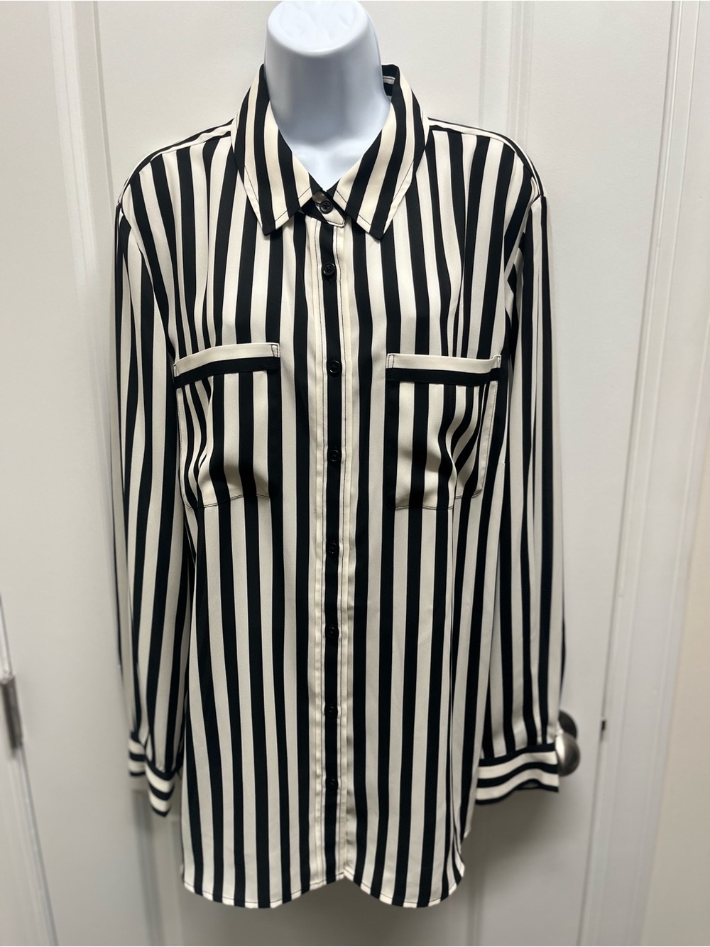 The Limited Top 2X NWT Black Creamy White Striped Button Down Chest Pockets New - Picture 1 of 9